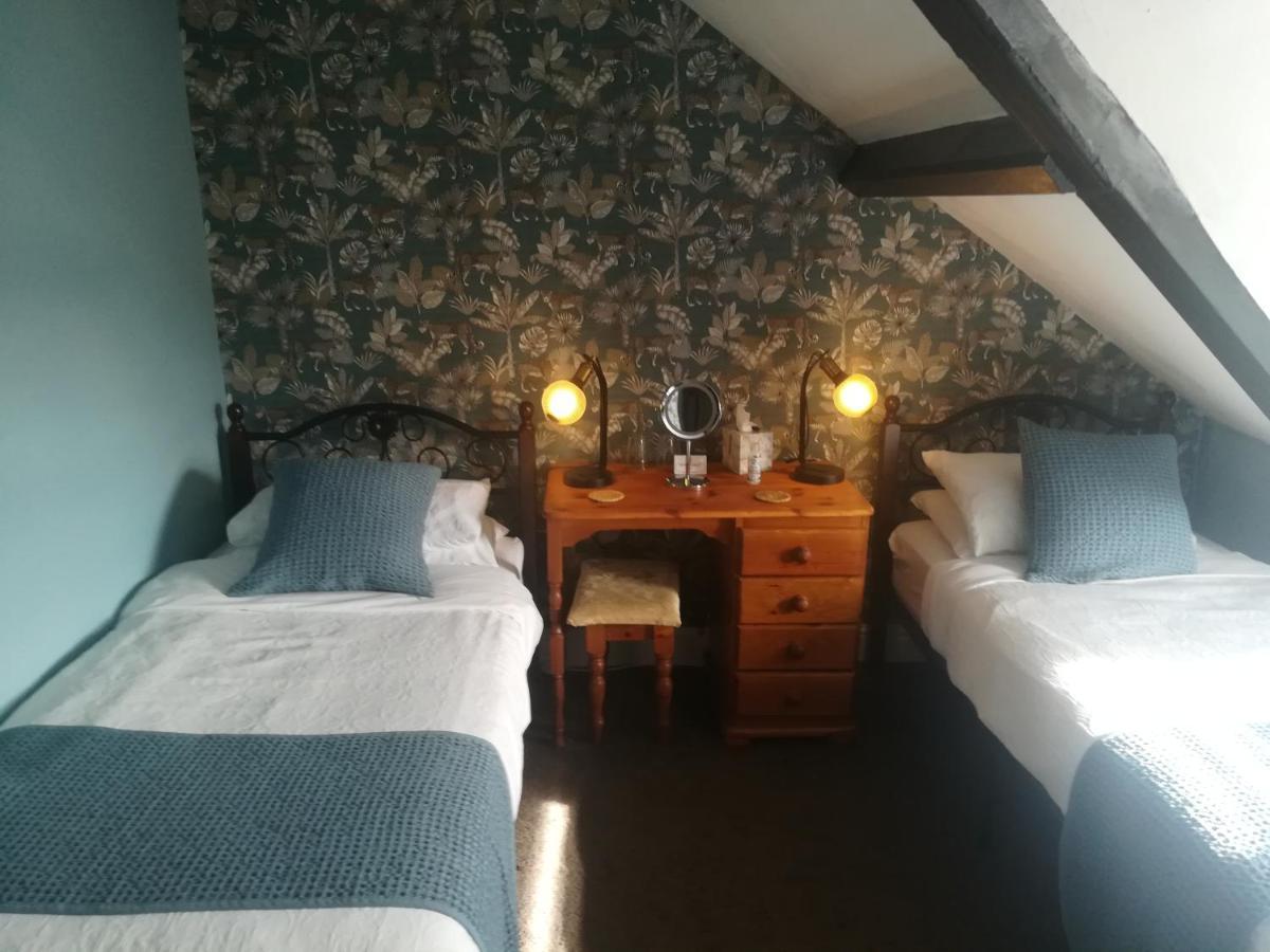 Tara Bed & Breakfast Fishguard Exterior photo